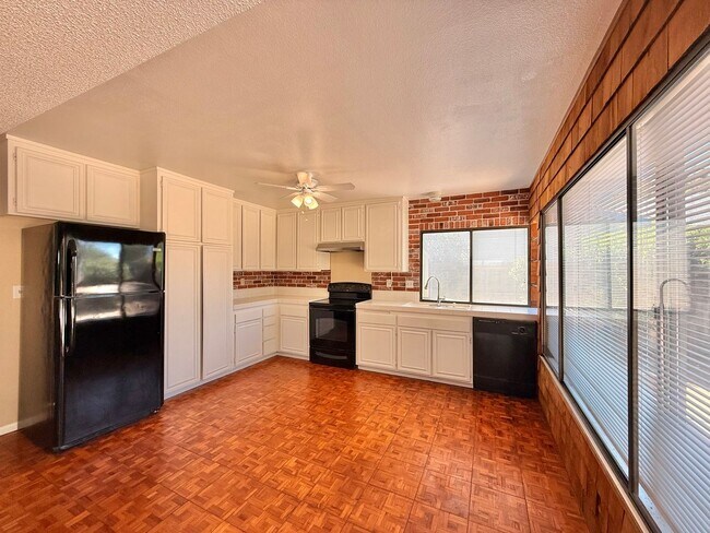 Foto del edificio - Fabulous 4 bedroom 2 1/2 Bath Home!