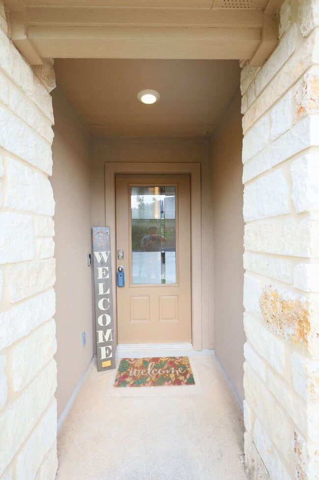 Building Photo - "Charming 4-Bed Sanctuary in San Antonio –...