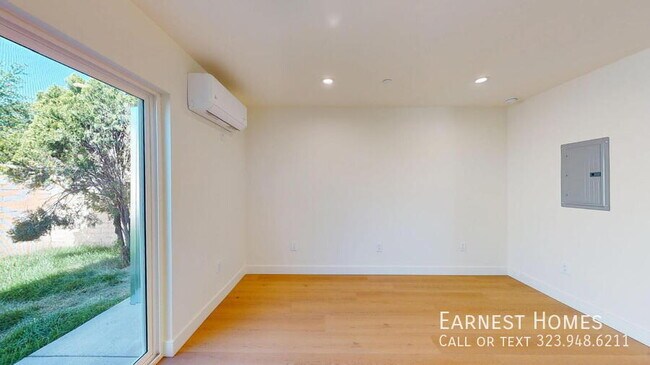 Foto del edificio - 6445 Satsuma Ave