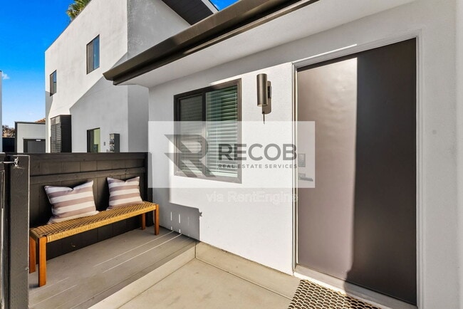 Foto del edificio - 8353 Ivory Coast Dr