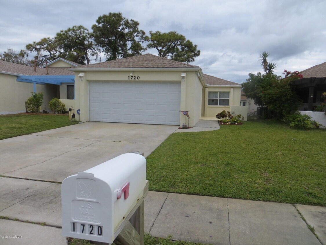 Foto principal - 1720 Bluebird Ct