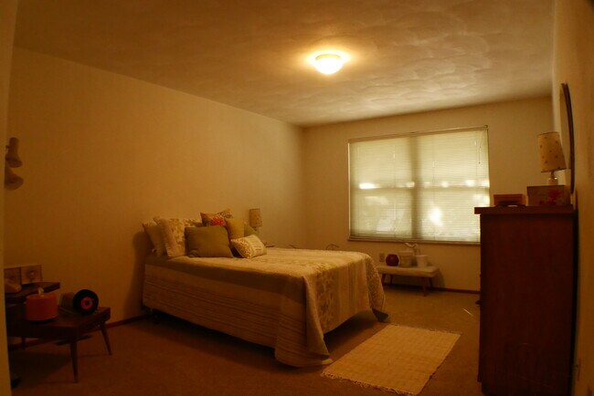 Building Photo - 3854 S Chalet Cir