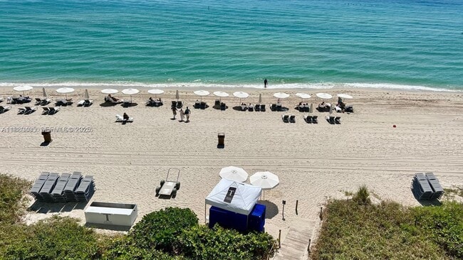 Building Photo - 16001 Collins Ave