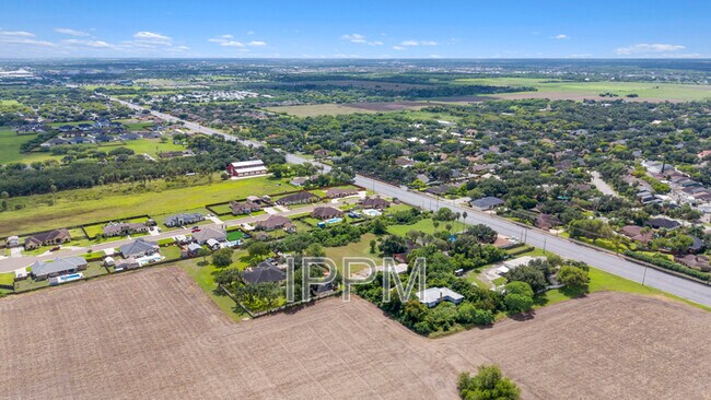 Foto del edificio - 16413 Wilson Rd
