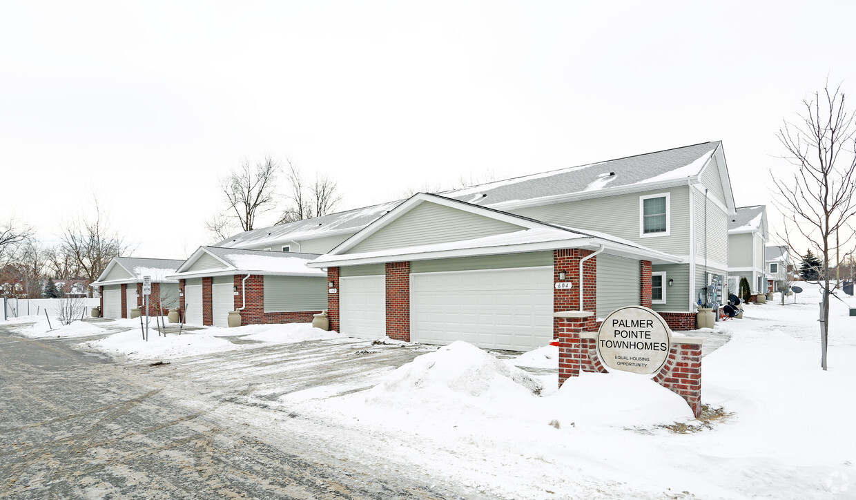 Foto principal - Palmer Pointe Townhomes