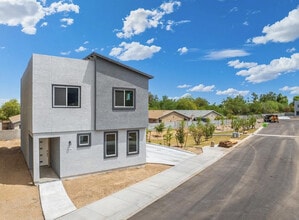 Building Photo - 136 W Latona Rd
