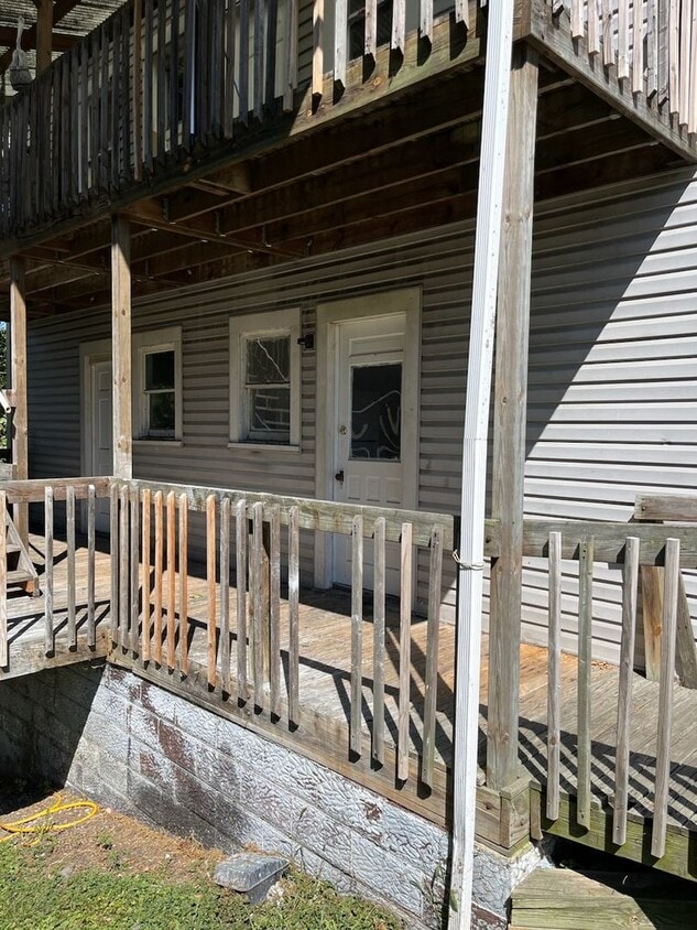 1648 Ridge Ave Unit Apt 2, Steubenville, OH 43952 Room for Rent in