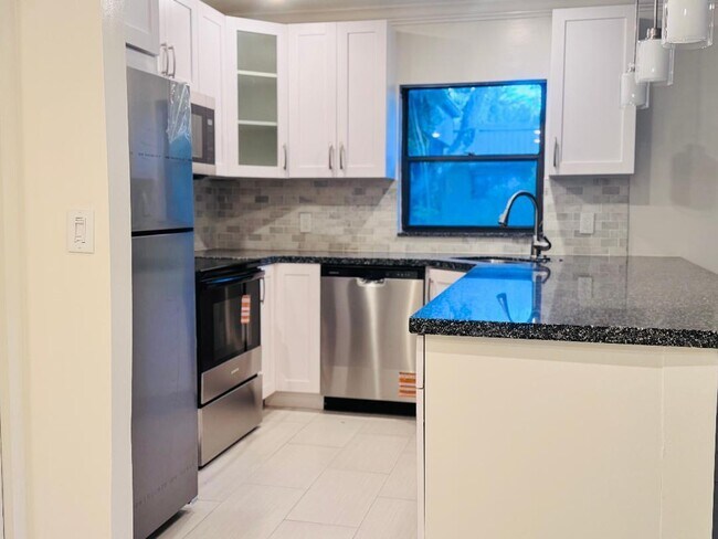 Foto del edificio - 8901 N New River Canal Rd