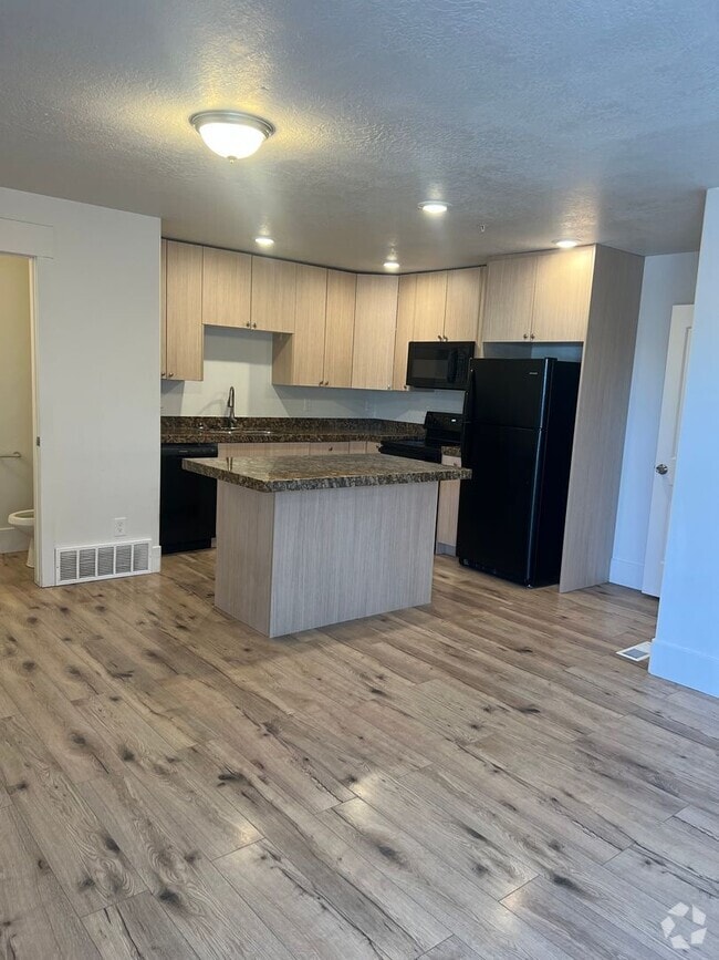 Building Photo - 410 Cheyenne Dr