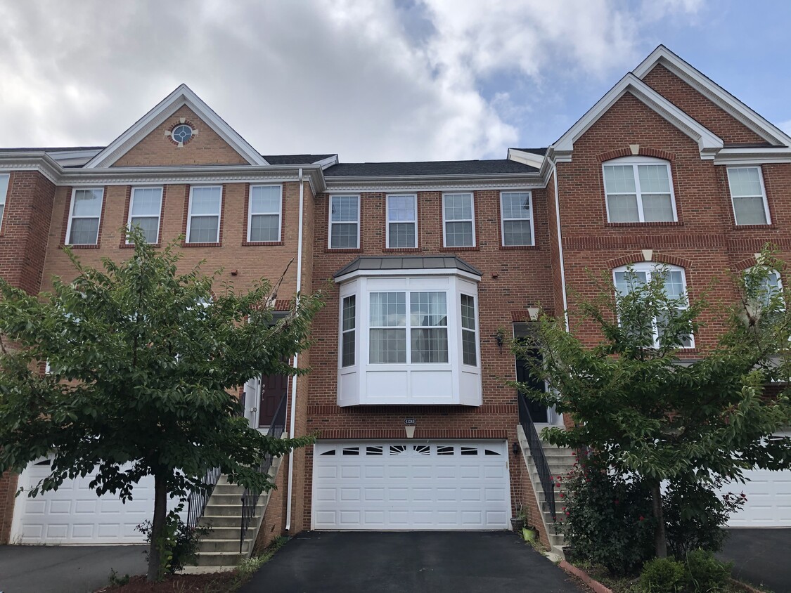 43248 Mitcham Sq, Ashburn, VA 20148 Townhome Rentals in Ashburn VA