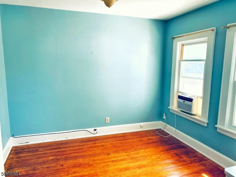 Foto principal - 353 Princeton Ave