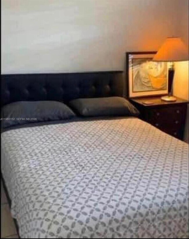 Foto del edificio - 1530 NE 191st St