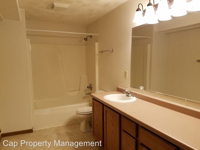 Building Photo - 1616 Green Valley Dr