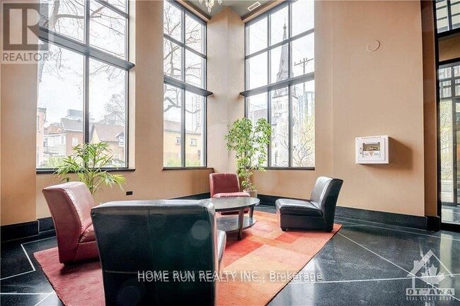 Building Photo - 245 Kent St