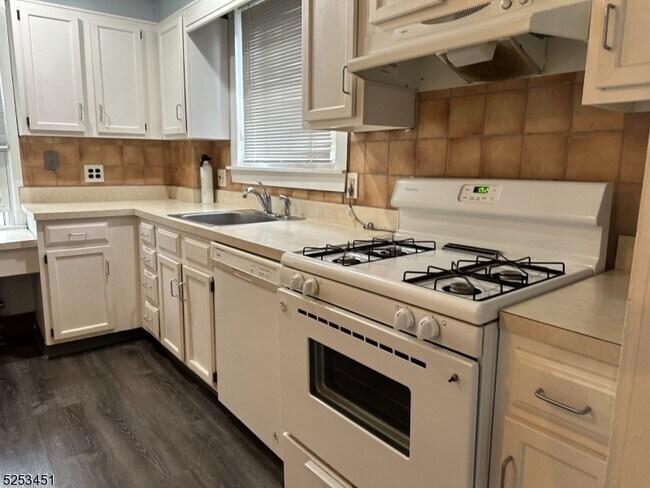 Foto del edificio - 177 Hoover Ave