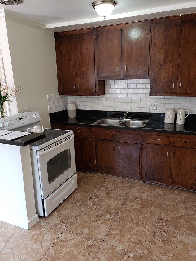 24370 Newhall Ave Unit 8, Newhall, CA 91321 Apartments in Newhall, CA