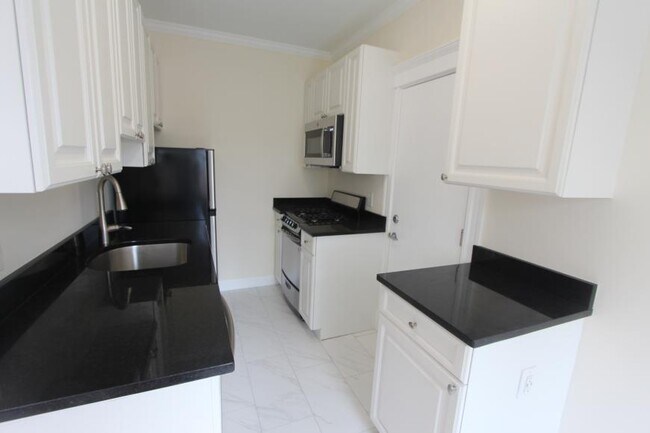 Building Photo - 3.0 bedroom in Cambridge Massachusetts 02138