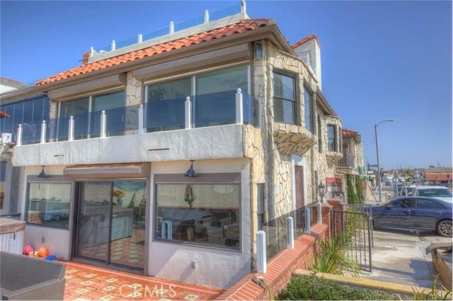 Building Photo - 6800 W Oceanfront