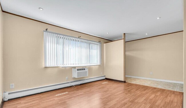 Building Photo - 325 Cricket Ln