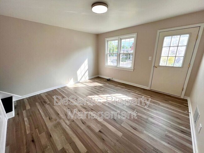 Building Photo - 360 Hemlock Dr