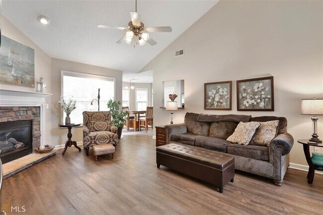 Foto del edificio - Highly sought after & beautifully maintain...