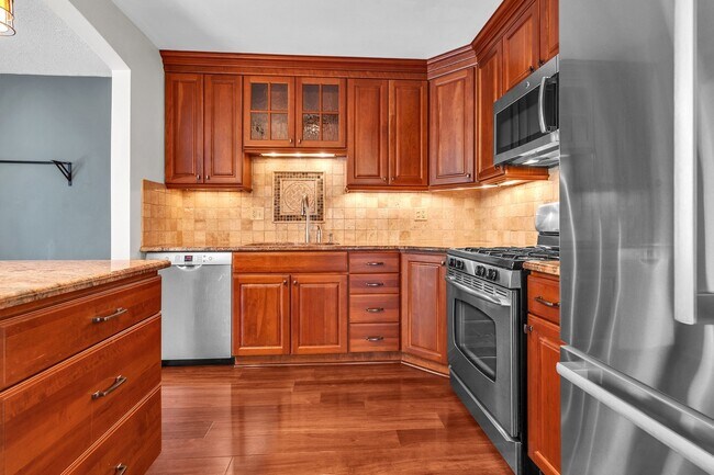 Foto del edificio - 1719 Lakecliffe Dr