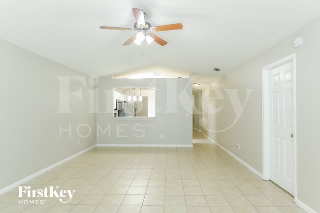 Building Photo - 3021 Caroline Crest Dr E