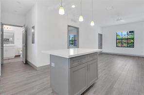 Building Photo - 600 NE 14th Ct