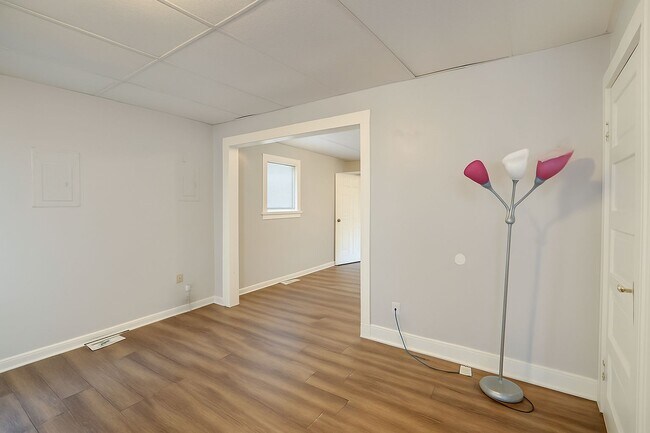 Foto del edificio - 479 Lawson Ave W