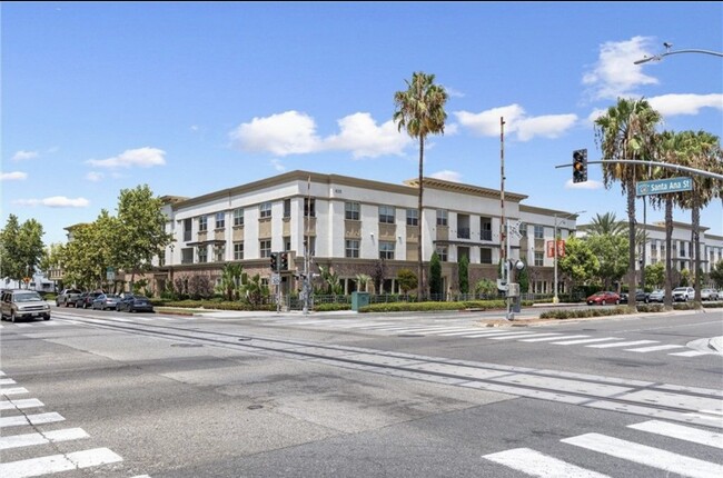 Foto del edificio - 425 S Anaheim Blvd