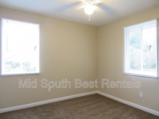 Building Photo - 2957 Southwall St