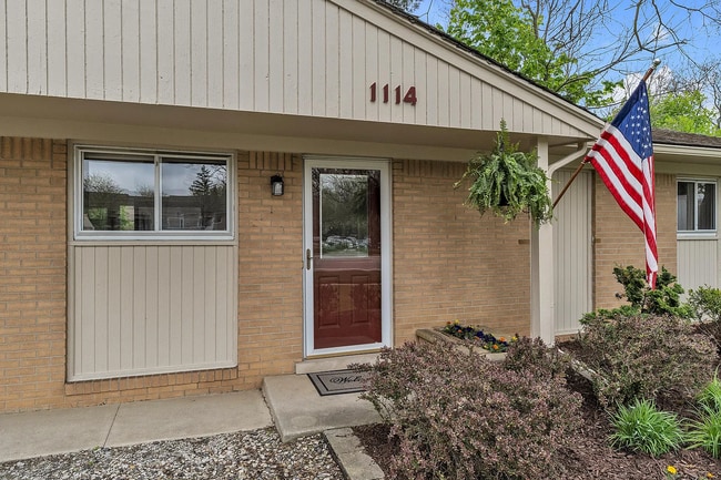 Foto del edificio - 1114 N Maple Rd