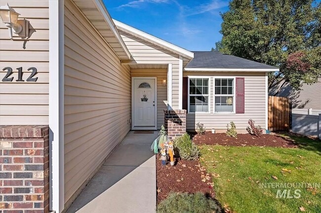 Building Photo - Suburban Dream: Exquisite 3BR Retreat with Modern Comforts and a Pet-Friendly Yard in Meridian