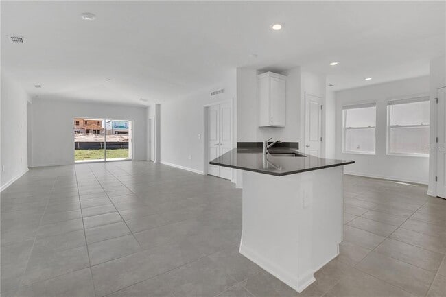 Building Photo - 2671 Armstrong Ave