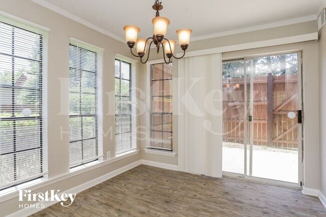 Building Photo - 2425 Stonebridge Ln