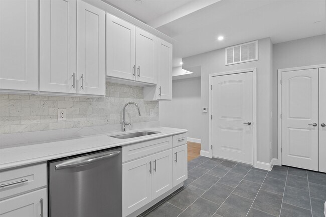 Foto del edificio - 311-315-315 West Side Ave