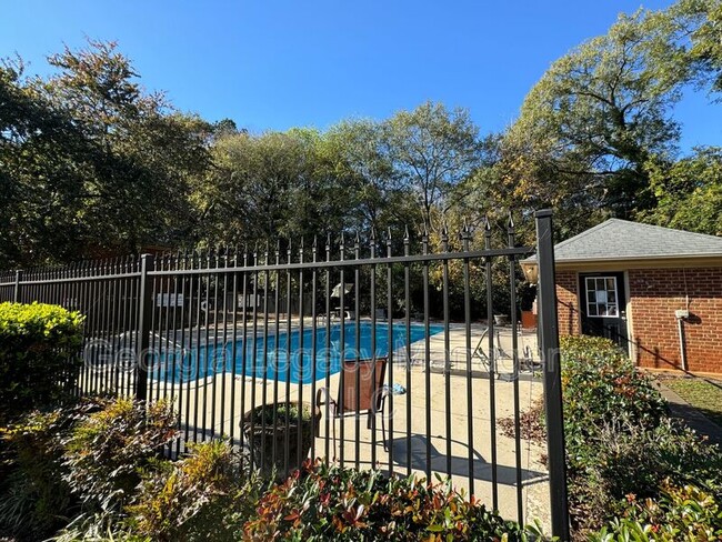 Foto del edificio - 1688 Prince Ave