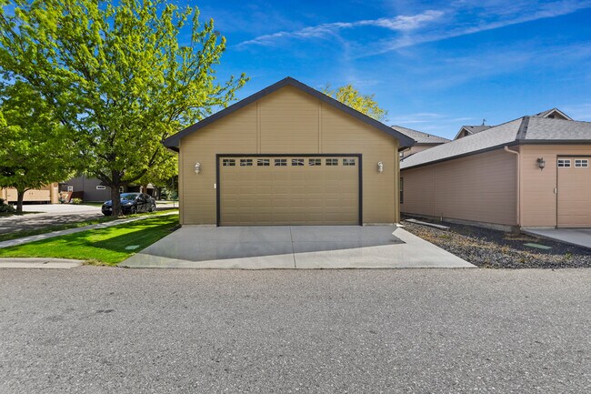 Building Photo - 3003 S Gunnel Ave