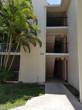 Building entrance - 604 NW 13th St