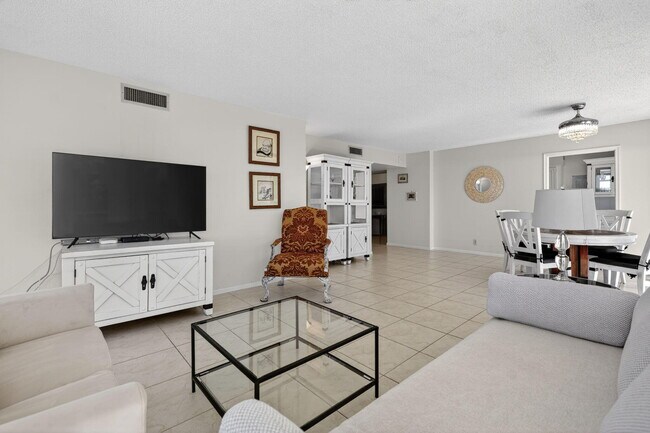 Foto del edificio - 3400 N Ocean Dr