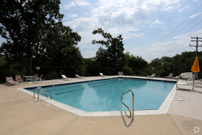 Pool - The Summit at Owings Mills Apartments