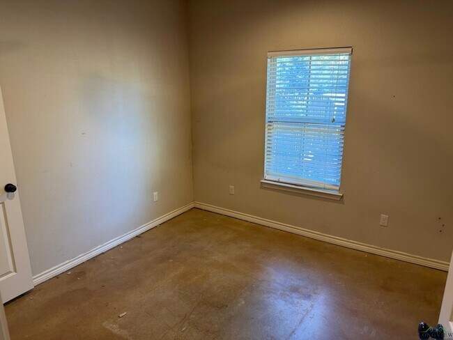 Foto del edificio - 156 Summer Creek Dr