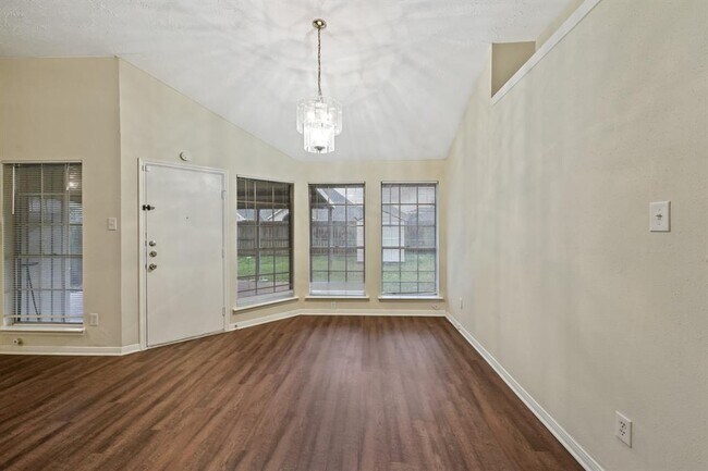 Foto del edificio - 12531 St Michel Dr