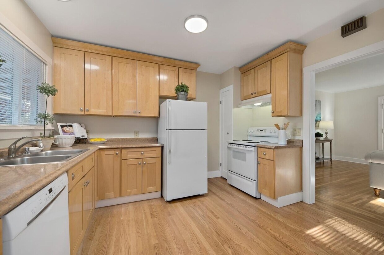 Primary Photo - 415 W Dana St