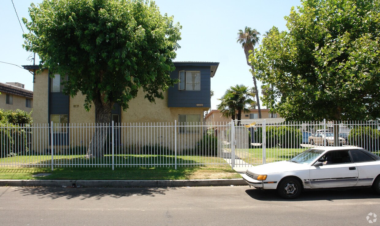 Primary Photo - 6747 Nagle Ave