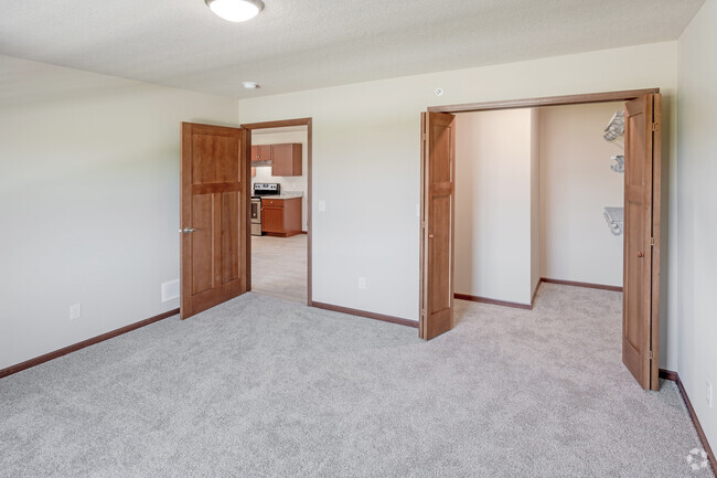 2BR, 2BA Corner Split - 1150 SF - Ward Rentals in Hutchinson