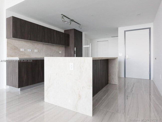 Foto del edificio - 3131 NE 7th Ave
