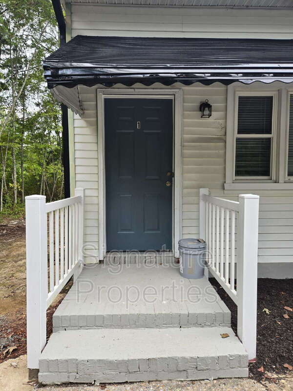 Foto del edificio - 773 Long Point Rd