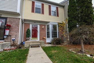 Building Photo - 207 Edge Creek Ln