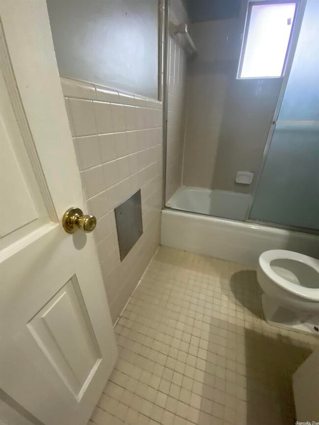 Building Photo - 6401 Sandpiper Dr